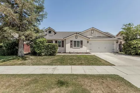 180 E Carpenter Ave, Reedley, CA 93654