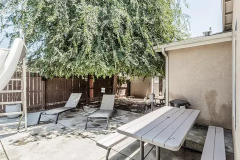 Exterior - 180 E Carpenter Ave, Reedley, CA 93654 photo 6 of 8