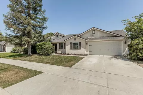 Exterior - 180 E Carpenter Ave, Reedley, CA 93654 photo 2 of 8
