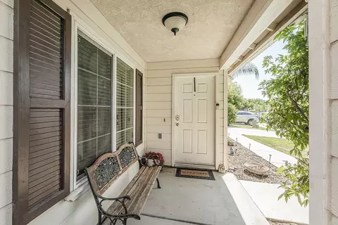 Exterior - 180 E Carpenter Ave, Reedley, CA 93654 photo 3 of 8