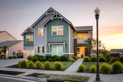 1736 N Renn Ave, Clovis, CA 93619
