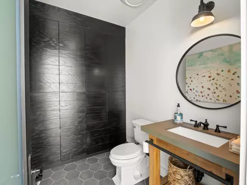 Bath - 17113 Mark Rd, Madera, CA 93636 photo 10 of 12