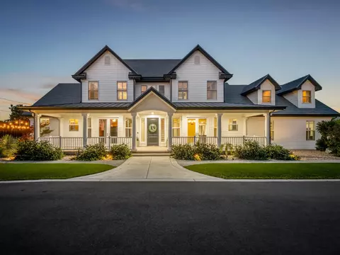 Exterior - 17113 Mark Rd, Madera, CA 93636 photo 2 of 33
