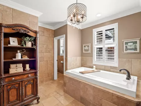 Bath - 17113 Mark Rd, Madera, CA 93636 photo 4 of 12