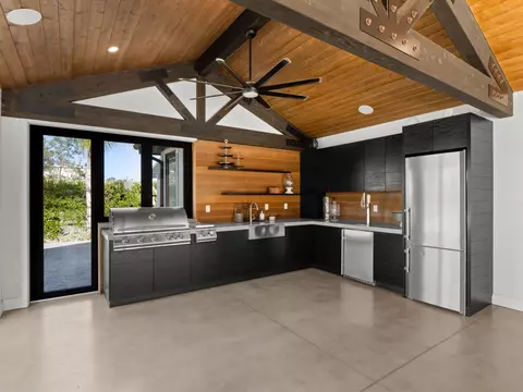 Kitchen - 17113 Mark Rd, Madera, CA 93636 photo 4 of 6