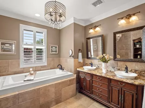Bath - 17113 Mark Rd, Madera, CA 93636 photo 3 of 12