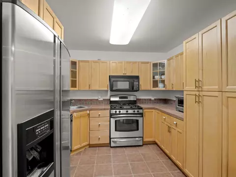 Kitchen - 17113 Mark Rd, Madera, CA 93636 photo 6 of 6