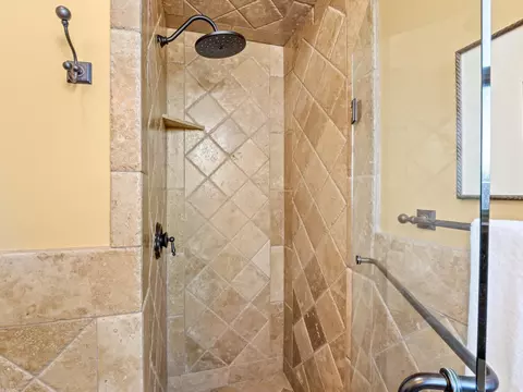 Bath - 17113 Mark Rd, Madera, CA 93636 photo 2 of 12
