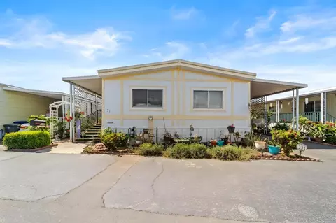 1724 Minnewawa Ave #131, Clovis, CA 93612
