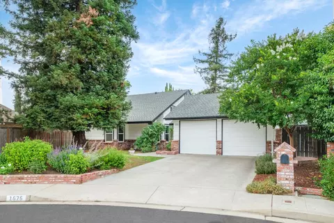 1575 Purvis Ave, Clovis, CA 93611