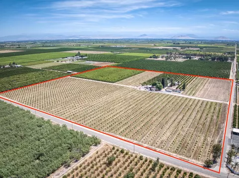 7126 E Muscat Ave, Fresno, CA 93725
