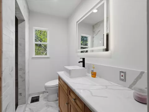 Bath - 59967 Cascadel Rd, North Fork, CA 93643 photo 2 of 4