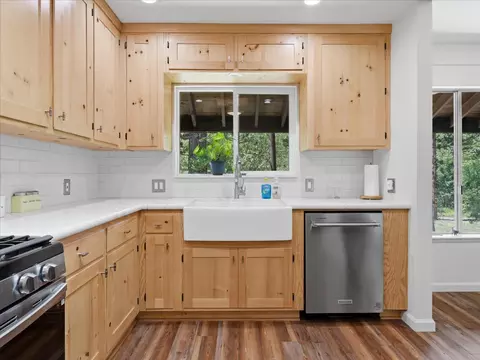 Kitchen - 59967 Cascadel Rd, North Fork, CA 93643 photo 2 of 3