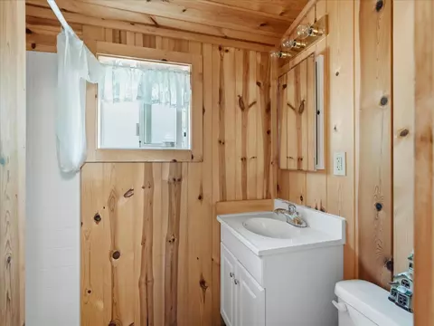 Bath - 59967 Cascadel Rd, North Fork, CA 93643 photo 3 of 4