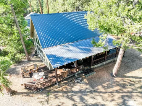 42165 Smoke Tree Ln, Shaver Lake, CA 93664