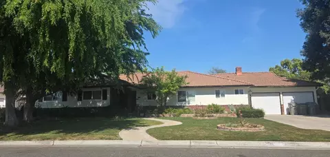 1636 W Vartikian Ave, Fresno, CA 93711