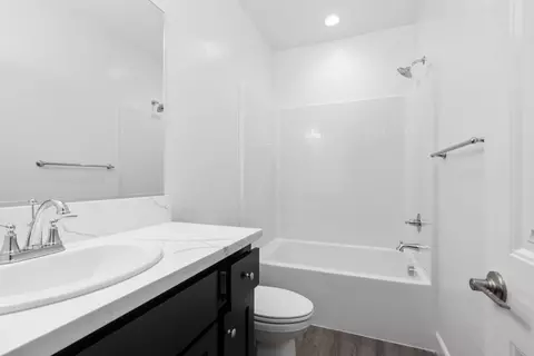 Bath - 380 Huckleberry Rd S, Madera, CA 93636 photo 2 of 2