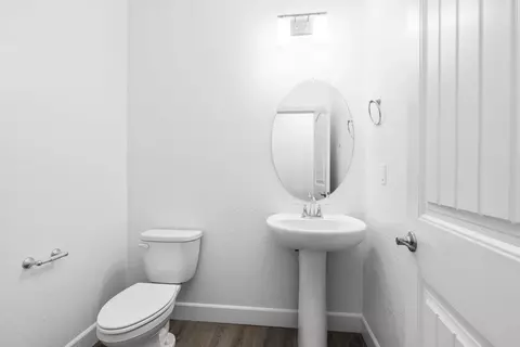 Bath - 380 Huckleberry Rd S, Madera, CA 93636 photo 1 of 2
