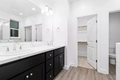 Entry Way - 380 Huckleberry Rd S, Madera, CA 93636 photo 2 of 2