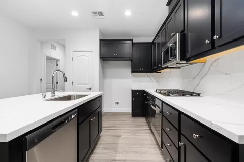 Kitchen - 380 Huckleberry Rd S, Madera, CA 93636 photo 2 of 3