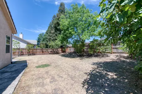 Exterior - 2959 Swift Ave, Clovis, CA 93611 photo 8 of 9