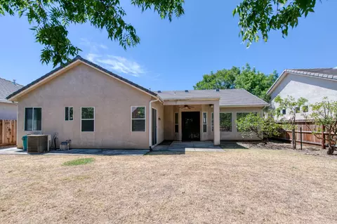 Exterior - 2959 Swift Ave, Clovis, CA 93611 photo 6 of 9