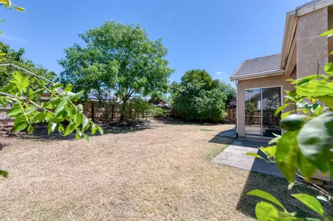 Exterior - 2959 Swift Ave, Clovis, CA 93611 photo 4 of 9