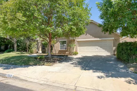 Exterior - 2959 Swift Ave, Clovis, CA 93611 photo 3 of 9