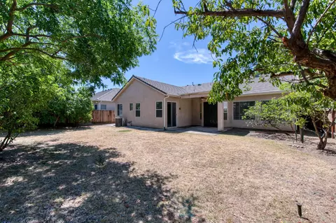 Exterior - 2959 Swift Ave, Clovis, CA 93611 photo 7 of 9