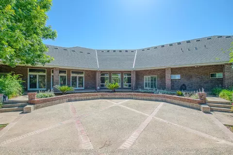 Exterior - 4715 E Copper Ave, Clovis, CA 93619 photo 5 of 6