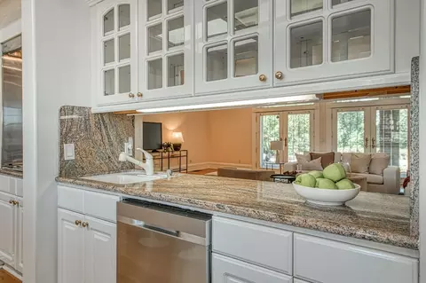 Kitchen - 4715 E Copper Ave, Clovis, CA 93619 photo 6 of 7