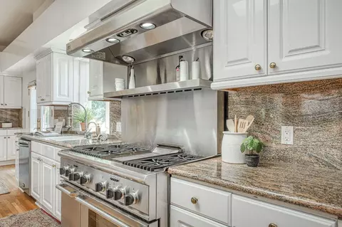Kitchen - 4715 E Copper Ave, Clovis, CA 93619 photo 3 of 7