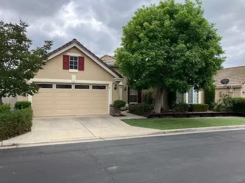 2157 W Rue St Michel, Fresno, CA 93711