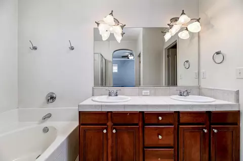 Bath - 793 W Bordeaux Ln, Clovis, CA 93619 photo 4 of 4