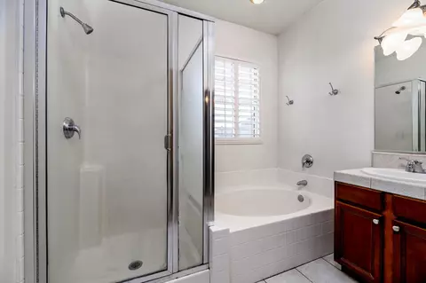 Bath - 793 W Bordeaux Ln, Clovis, CA 93619 photo 3 of 4
