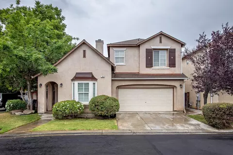 Exterior - 793 W Bordeaux Ln, Clovis, CA 93619 photo 3 of 7