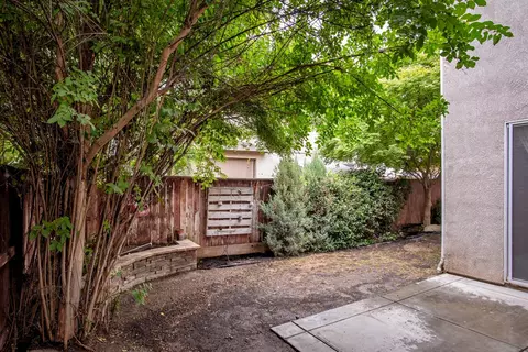Exterior - 793 W Bordeaux Ln, Clovis, CA 93619 photo 5 of 7