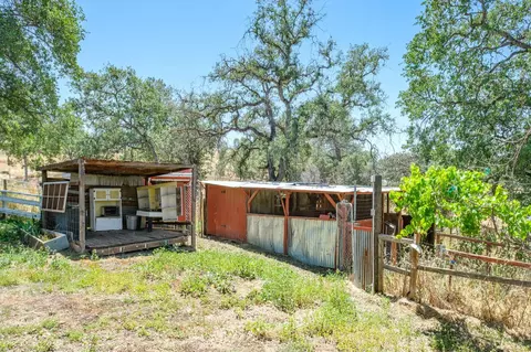 Exterior - 37667 Eagle Dr, Raymond, CA 93653 photo 8 of 13