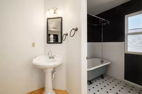 Bath - 37667 Eagle Dr, Raymond, CA 93653 photo 3 of 3