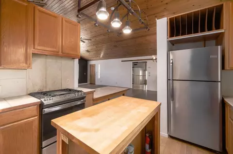Kitchen - 37667 Eagle Dr, Raymond, CA 93653 photo 2 of 2