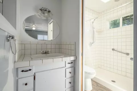 Bath - 37667 Eagle Dr, Raymond, CA 93653 photo 1 of 3