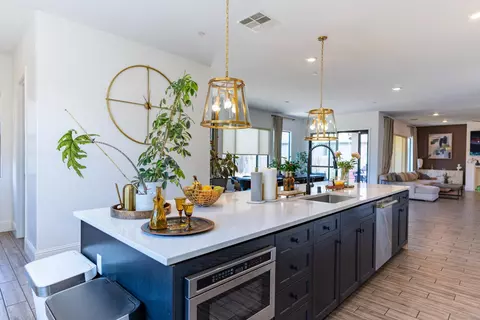 Kitchen - 1104 Bloom Ave, Clovis, CA 93619 photo 7 of 9