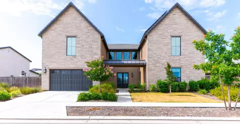 1104 Bloom Ave, Clovis, CA 93619