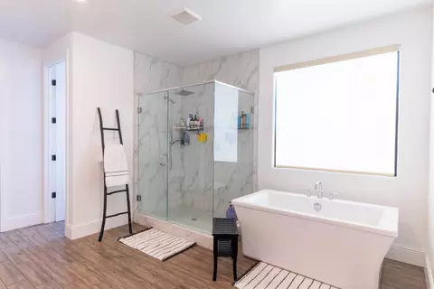 Bath - 1104 Bloom Ave, Clovis, CA 93619 photo 6 of 7