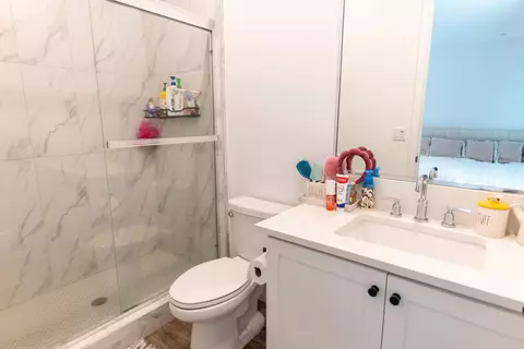 Bath - 1104 Bloom Ave, Clovis, CA 93619 photo 3 of 7