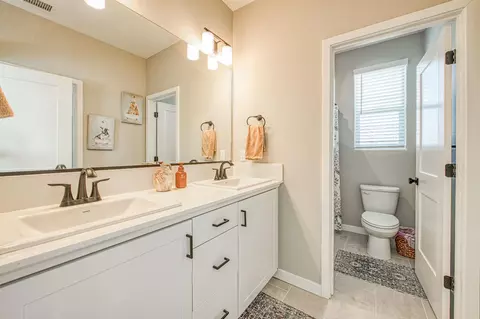 Bath - 738 Katelyn Ave, Madera, CA 93636 photo 2 of 3