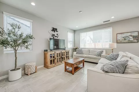 Living - 738 Katelyn Ave, Madera, CA 93636 photo 1 of 1
