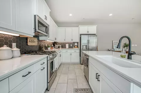 Kitchen - 738 Katelyn Ave, Madera, CA 93636 photo 3 of 5