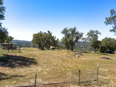 Exterior - 37336 Eagle Dr, Raymond, CA 93653 photo 14 of 16
