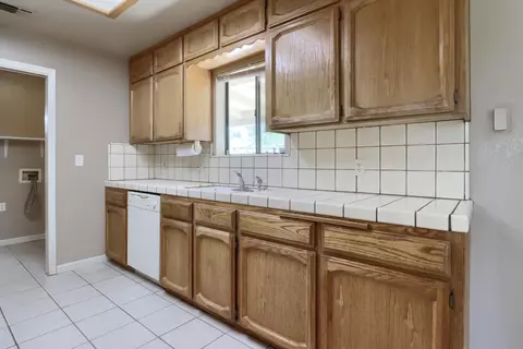 Kitchen - 37336 Eagle Dr, Raymond, CA 93653 photo 2 of 3